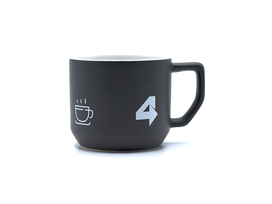 hrnček s gravírovaním grafiky; hrnek s gravírováním grafiky