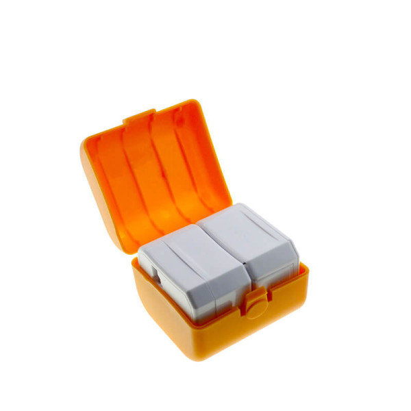 UNIVERSALER REISEADAPTER IN PRAKTISCHEM ETUI