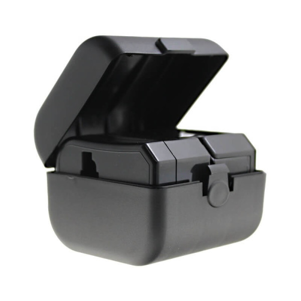 UNIVERSALER REISEADAPTER IN PRAKTISCHEM ETUI