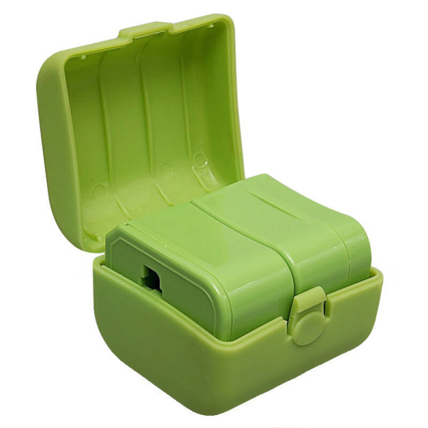 UNIVERSALER REISEADAPTER IN PRAKTISCHEM ETUI