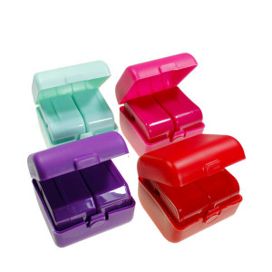 UNIVERSALER REISEADAPTER IN PRAKTISCHEM ETUI - Reklamnepredmety