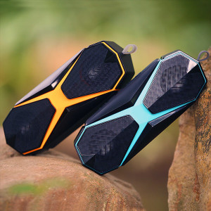 MULTIFUNKTIONALER WASSERFESTER BLUETOOTH-LAUTSPRECHER MIT ULTRASCHALL-MÜCKENABWEISER - Reklamnepredmety