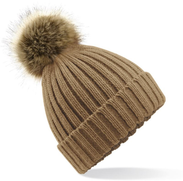 Strickmütze mit Bommel