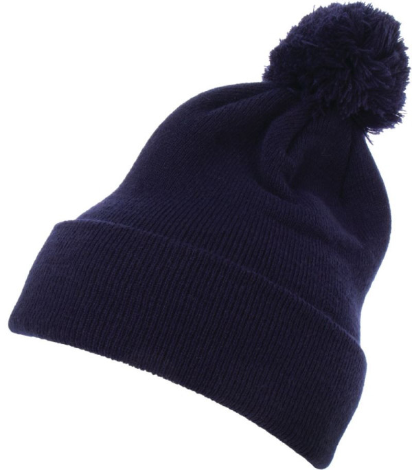 Strickmütze mit Bommel