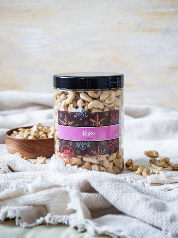 Eine Dose Cashewnüsse