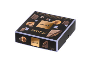 Mini-Quadrate aus Milchschokolade mit Piemont-Haselnuss-Praline und äthiopischer Harrar-Kaffeefüllung