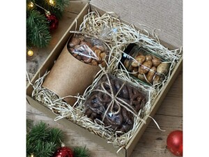 Firmengeschenkbox mit Tassen, Zellophanbeutel, Tasse und Glas - Reklamnepredmety