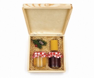 Geschenkset – Kerze, Duo-Honig aus Akazienholz, Honig mit einem Rock in einer Holzbox - Reklamnepredmety